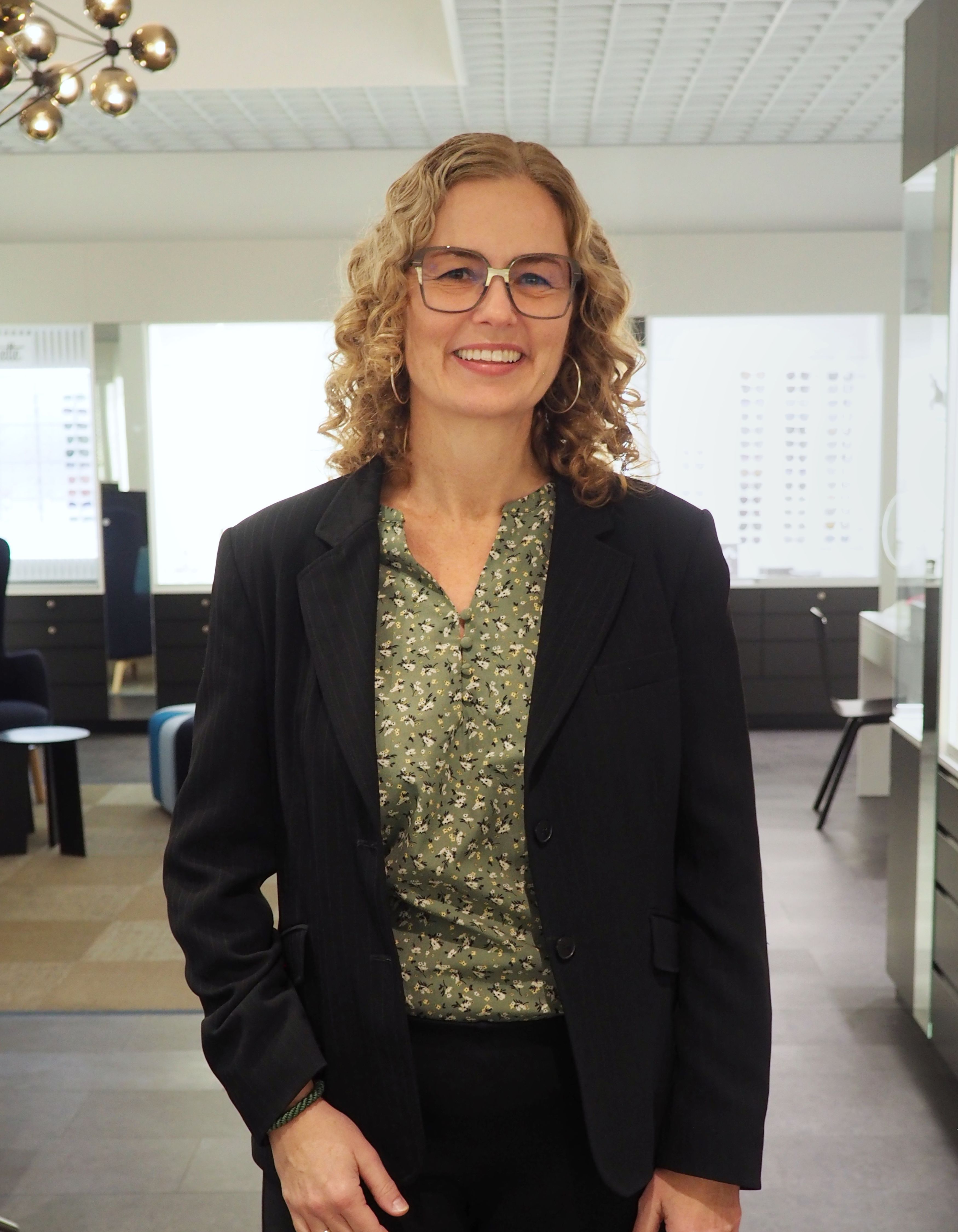 Optiker Kathrine Anker, butikksjef og spesialist på tørre øyne